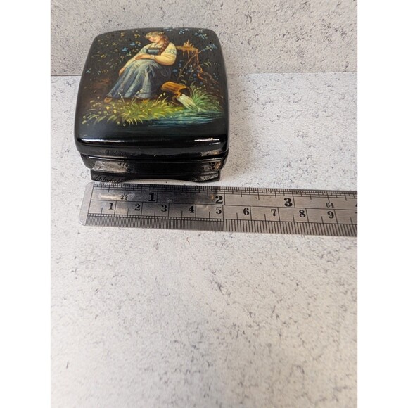 Hand-Painted Russian Lacquer Box – Maiden by the Water, Black Lacquer & Red - Picture 8 of 8